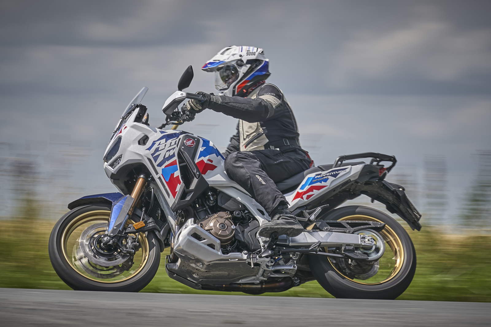 Honda Africa Twin CRF 1100 vs Moto Guzzi Stelvio